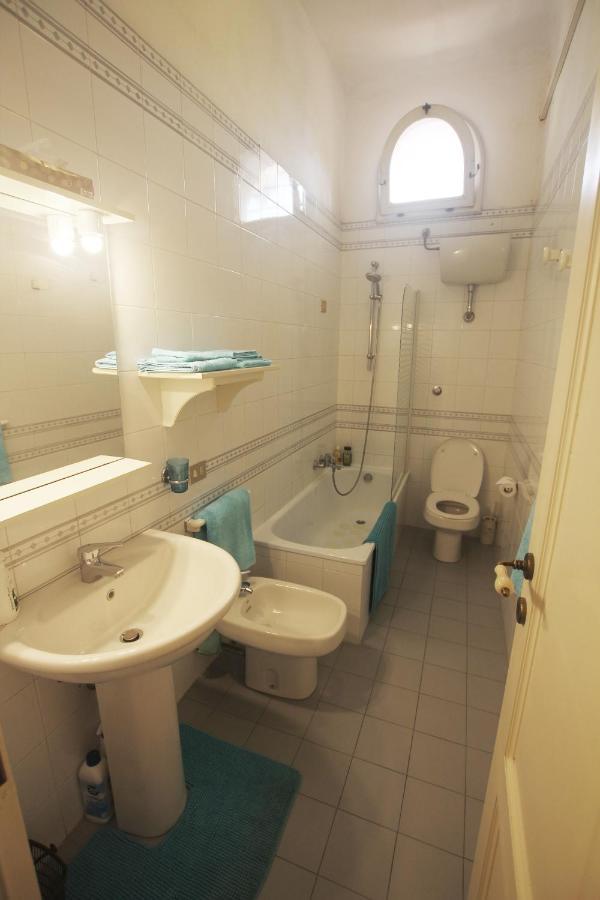 Tra I Tetti Con Bagno Privato Gæstehus Pisa